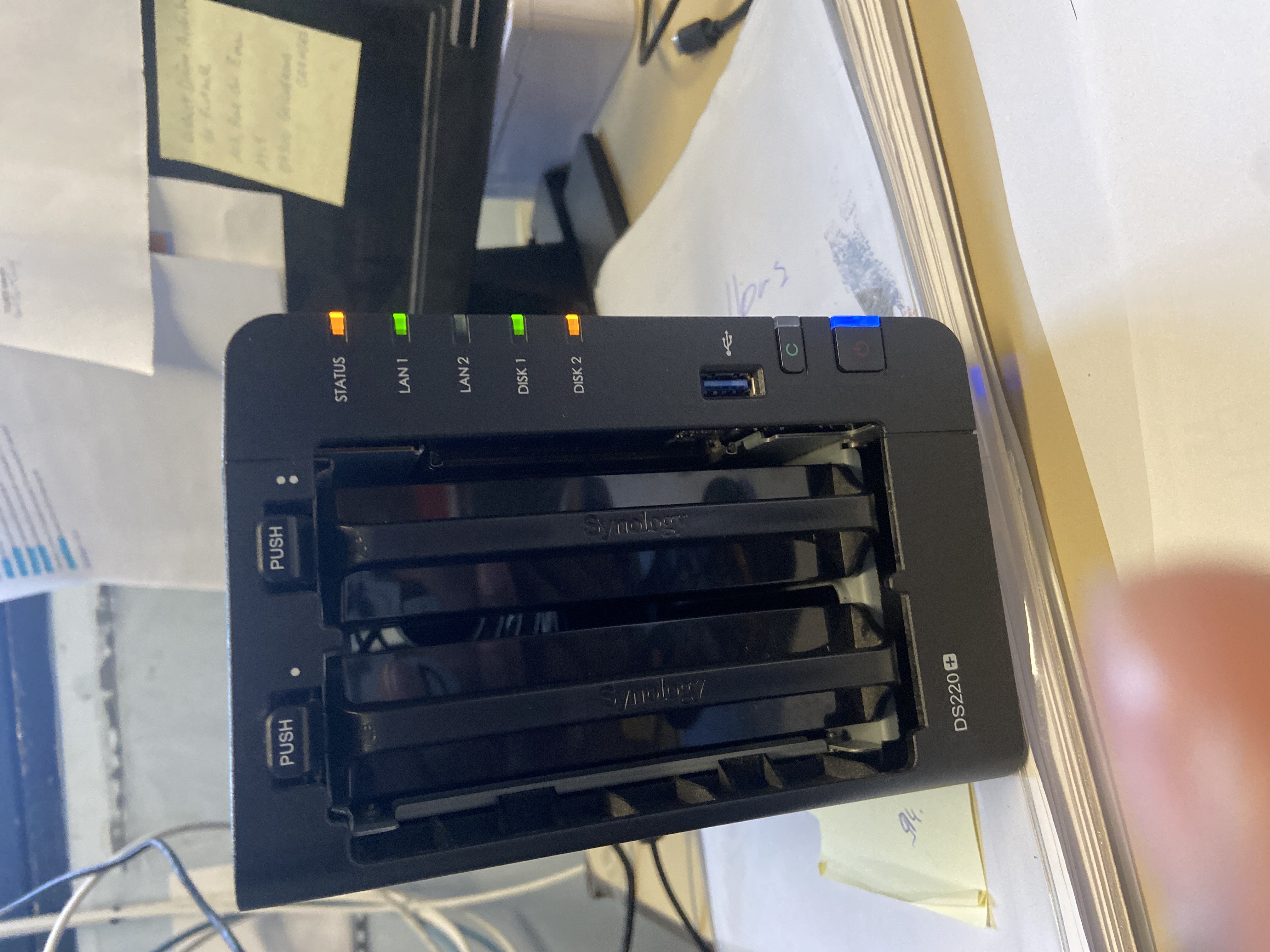 État initial du NAS (voyants / alertes)